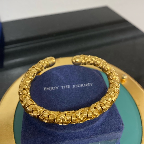 Vintage Jewelry - Elegant Gold Braided twisted Cuff Bracelet